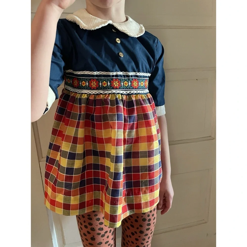 VNTG 1960s Hand Smocked Colorful Plaid Skirt Peter Pan Collar Embroidered 4/5